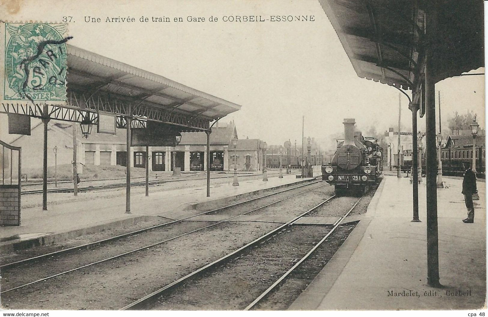 ESSONNE : Corbeil-Essonnes, Une Arrivée De Train En Gare - Corbeil Essonnes