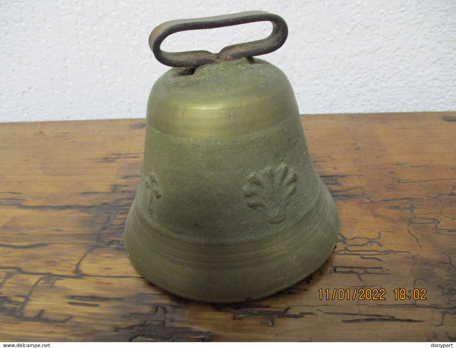 Ancienne Cloche En Bronze Fondeur Labergement Sainte Marie Dans Le Doubs Richement Décorée Et Superbe Sonorité - Cloches