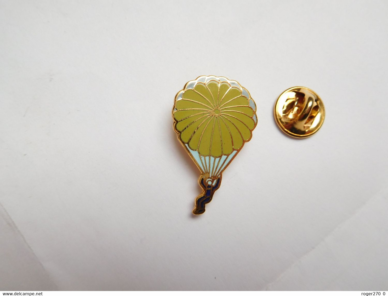 Superbe Pin's En EGF , Parachutisme , Para , Signé Segalen Collection - Fallschirmspringen