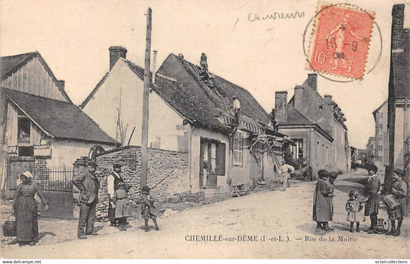 Chemillé Sur Dême       37        Rue De La Mairie. Couvreurs En Activité Sur Un Toit                (voir Scan) - Other & Unclassified