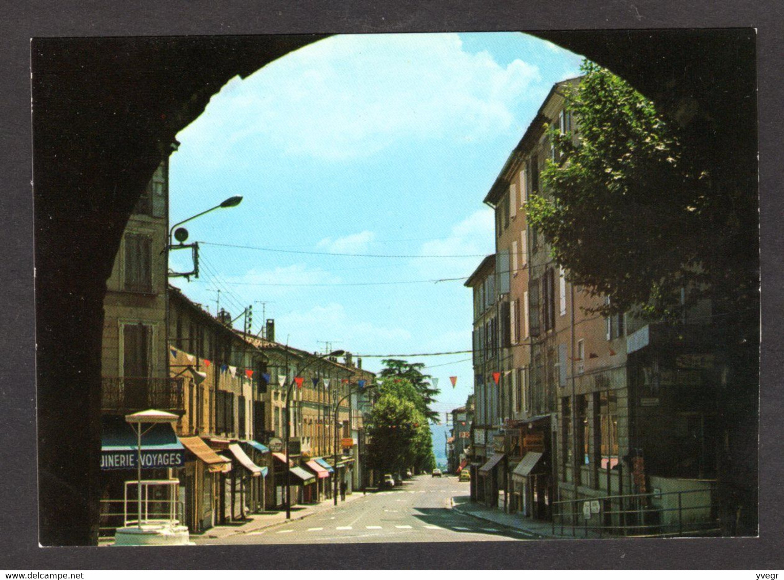 MANOSQUE (04 A-de-Hte-P.) Avenue Jean Giono , Commerces (Editions J.Cellard N°D.13717) - Manosque