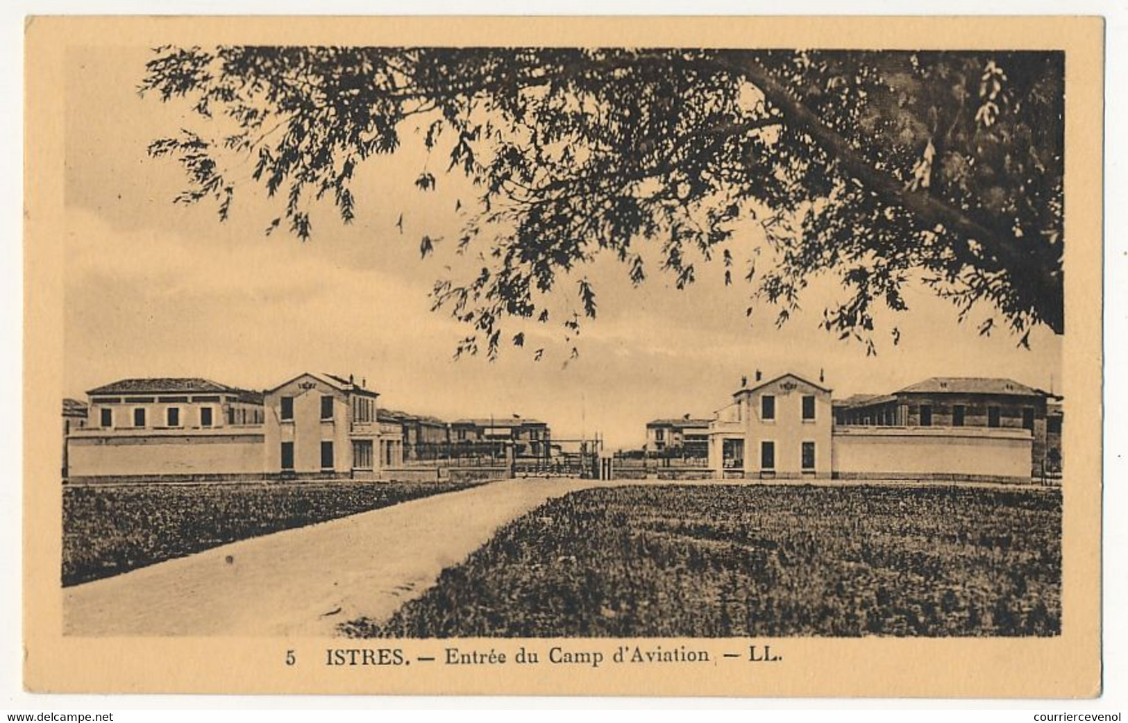 CPSM - ISTRES (Bouches Du Rhône) - Entrée Du Camp D'Aviation - Istres
