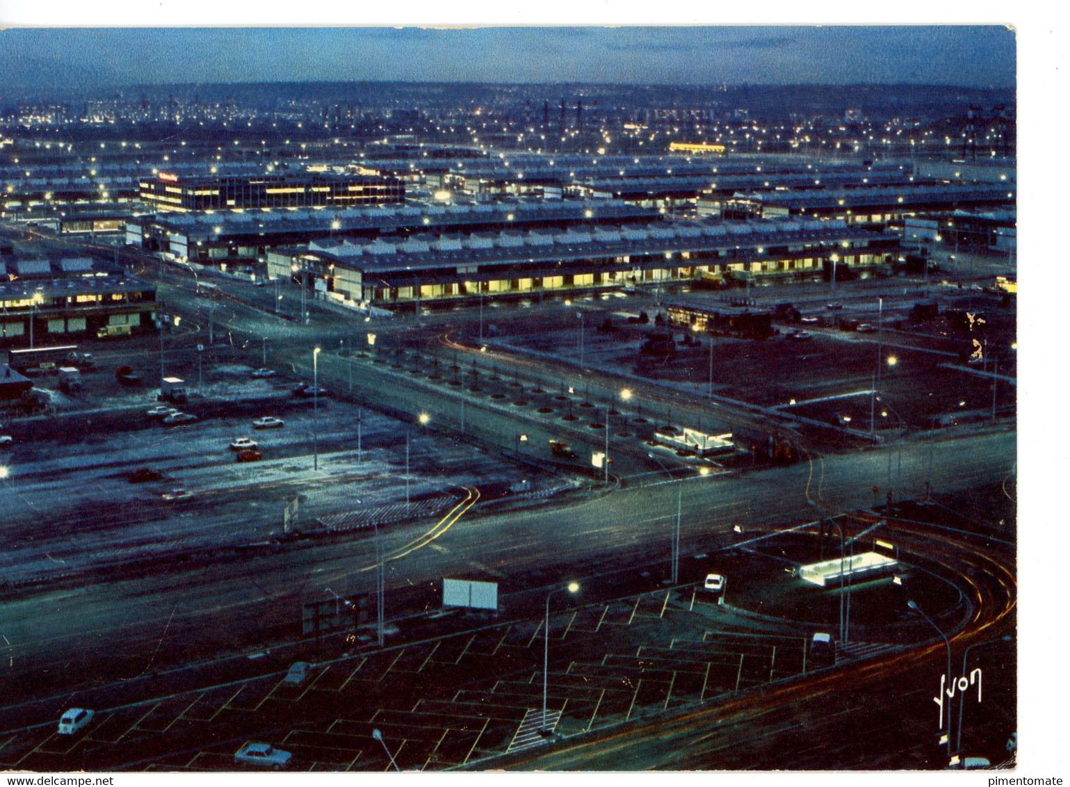 RUNGIS VUE DES PAVILLONS B.O.F. ET FRUITS ET LEGUMES PRISE DE LA TOUR ADMINISTRATIVE DE NUIT - Rungis