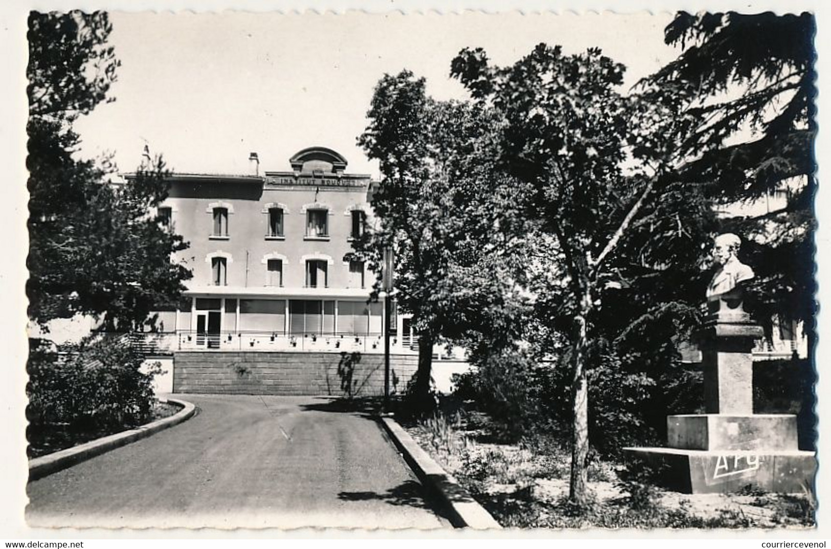 CPSM - LAMBESC (Bouches Du Rhône) - Chateau De Caire-Val, Maison De Retraite ... - Lambesc