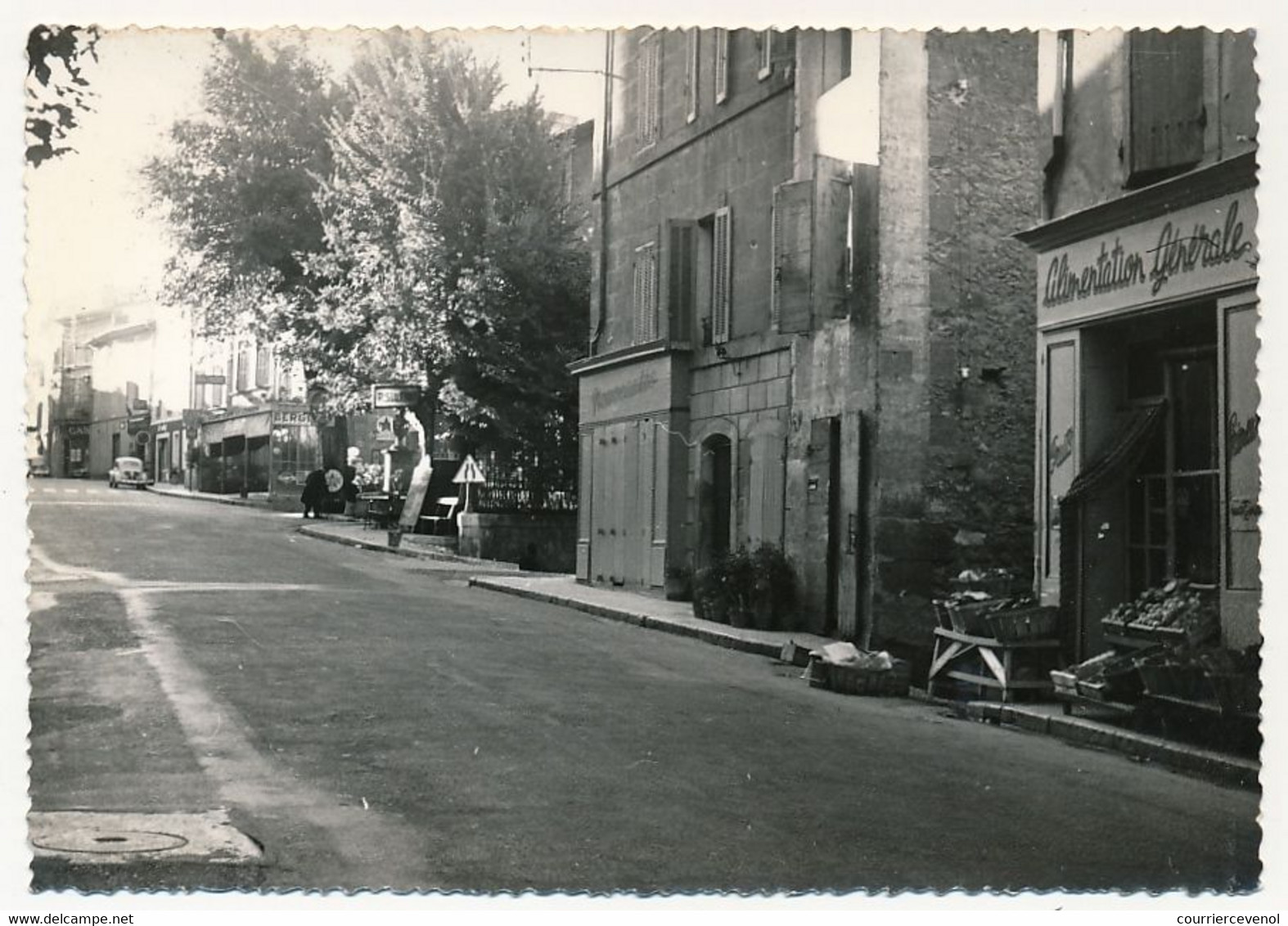 CPSM - LAMBESC (Bouches Du Rhône) - Grande Rue - Lambesc