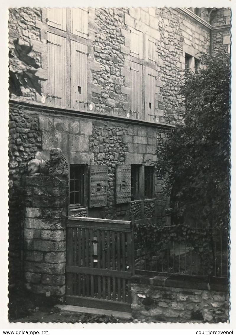 CPSM - LAMBESC (Bouches Du Rhône) - Style Ancien De Maison Bourgeoise - Lambesc