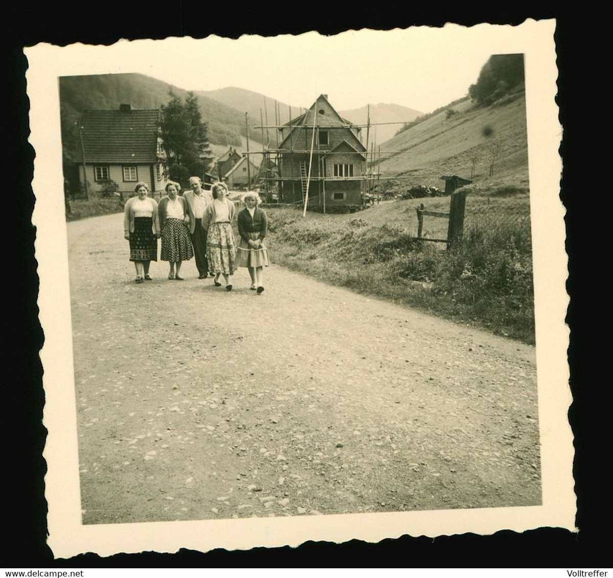 Orig. Foto 1956, Sieber Im Harz ( Herzberg ), Blick Auf Privates Haus, Baustelle, Neubau, Wandergruppe - Herzberg