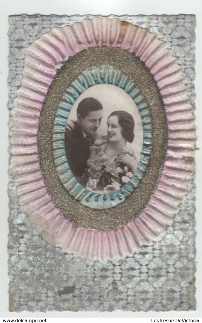 Carte Avec Ajoutis Tissus Et Photo Intégrée Pailletée Et Argentée - Photographie Couple - Otros & Sin Clasificación