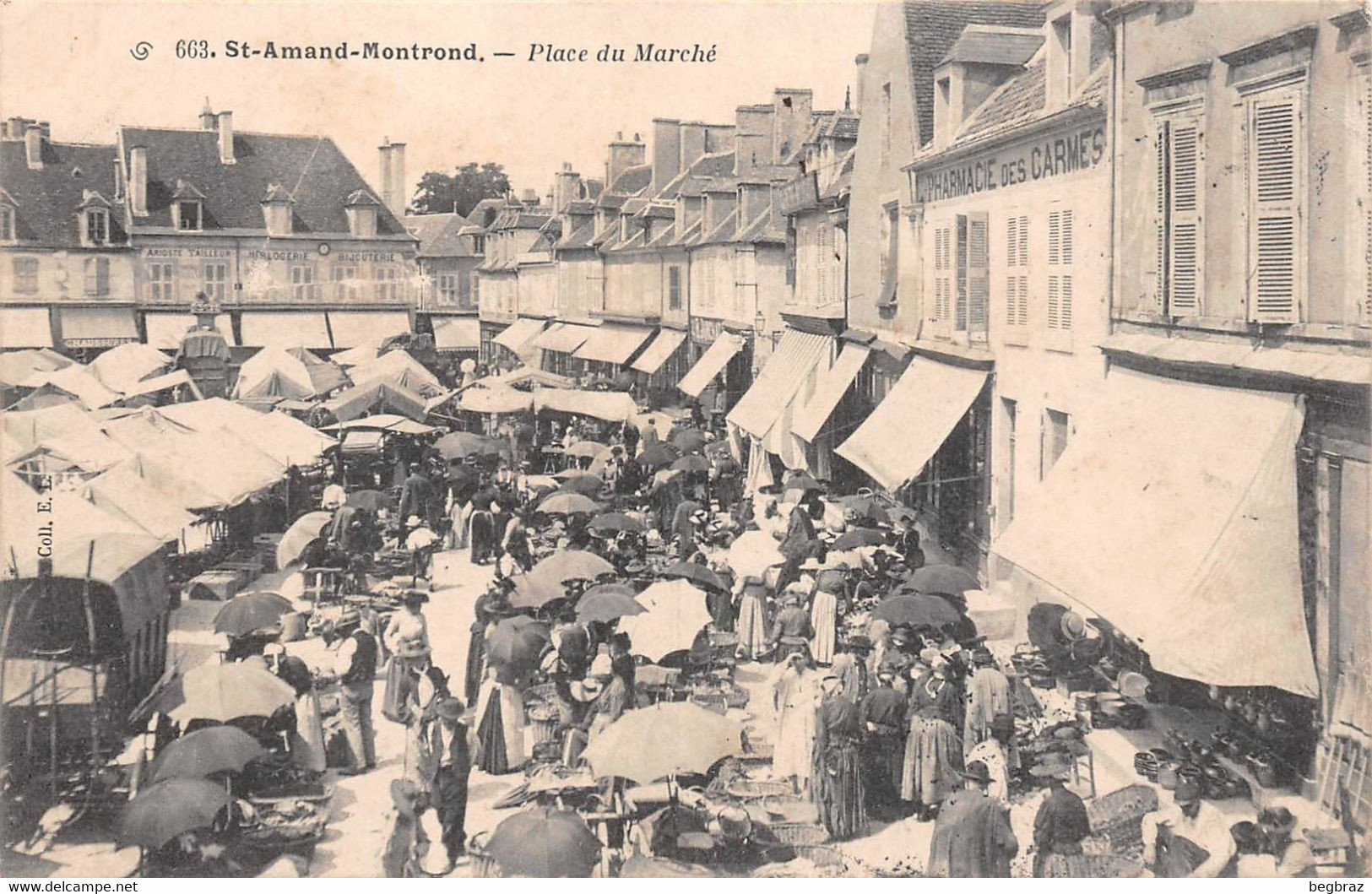 SAINT AMAND MONTROND     PLACE DU MARCHE - Saint-Amand-Montrond