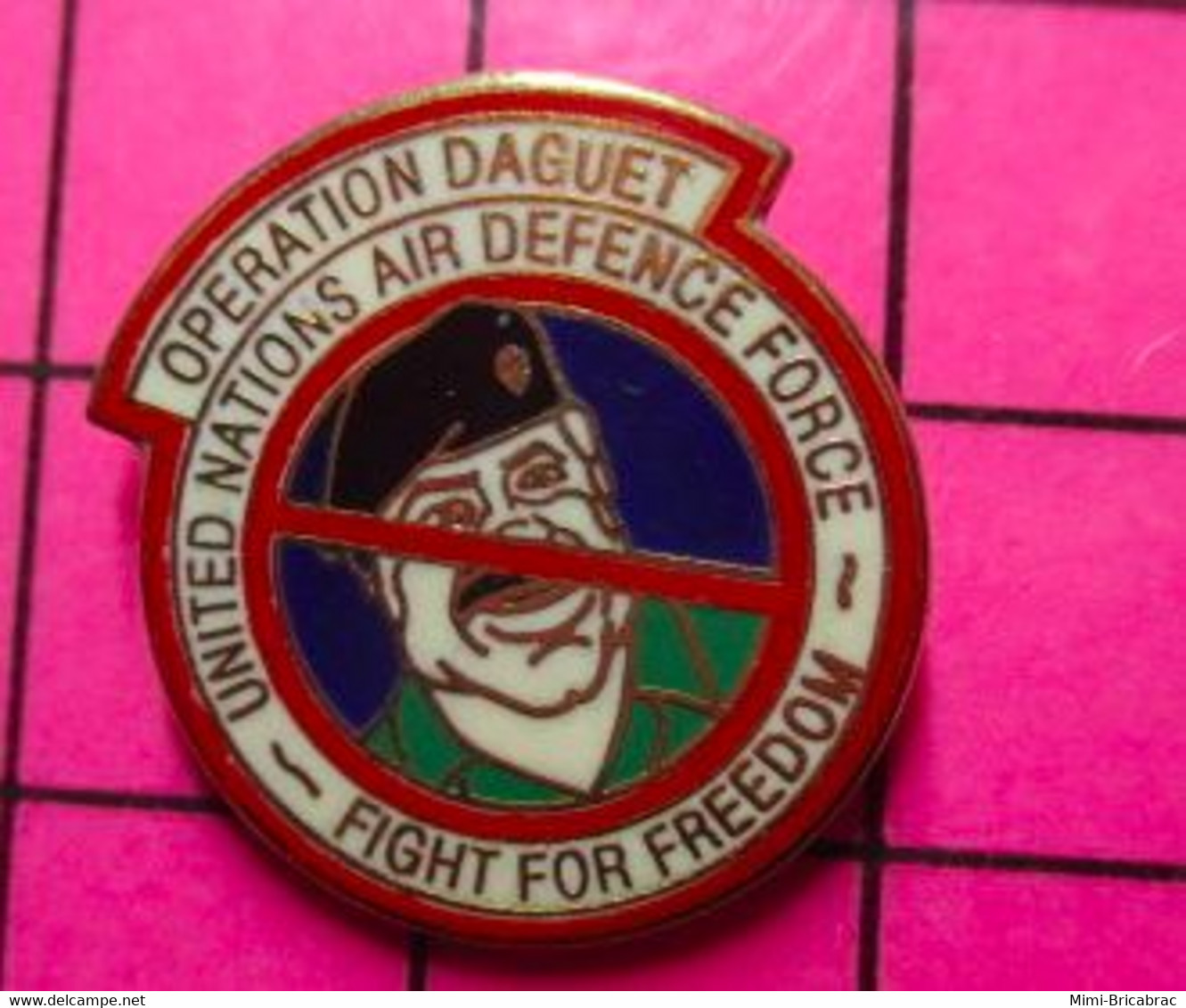 811H Pin's Pins / Beau Et Rare / THEME MILITARIA / LE DEBUT DU MERDIER ACTUEL OPERATION DAGUET SADDAM HUSSEIN - Army