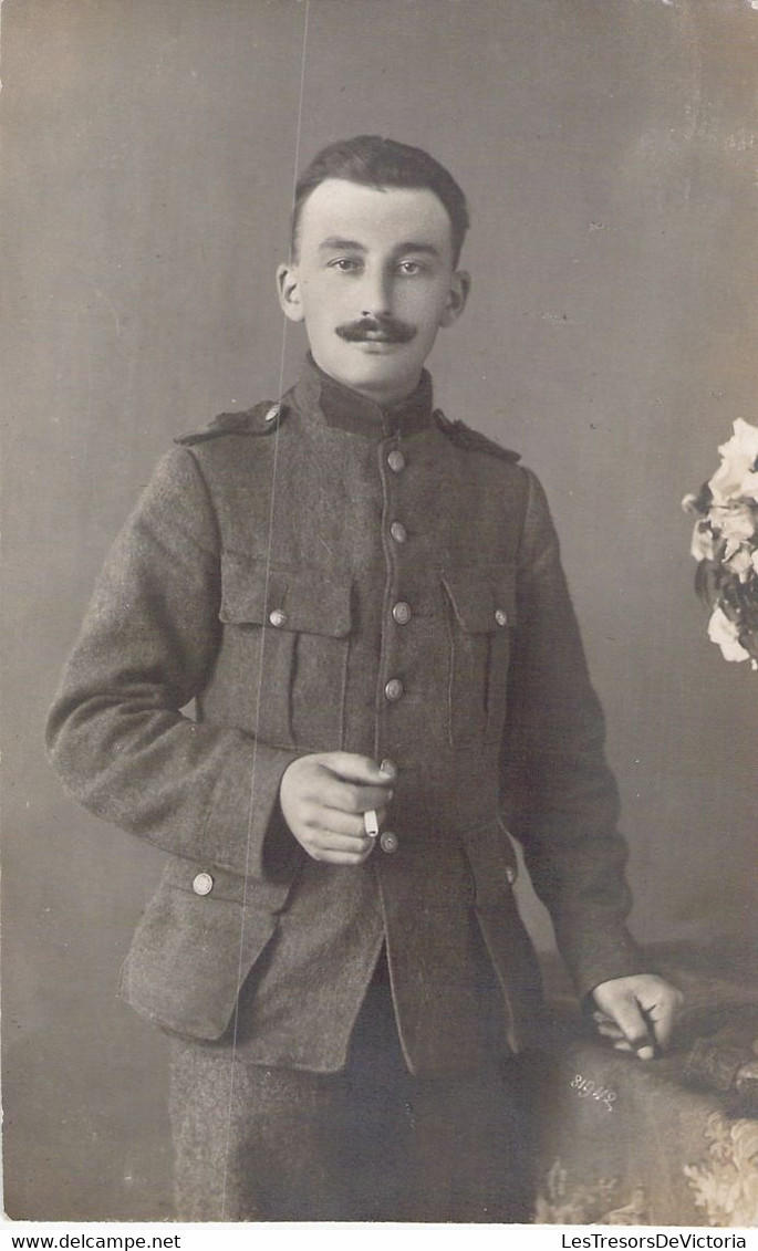 Photo D'un Homme En Uniforme - Soldat  - Carte Photo - Portrait - - Personnages