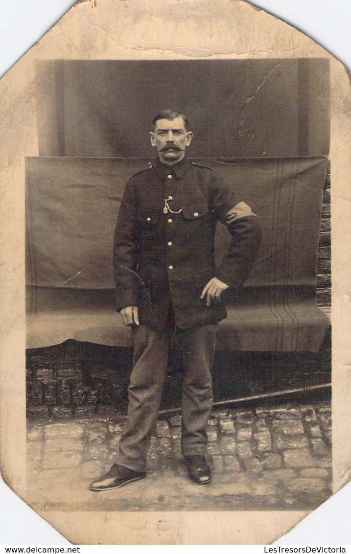 Photo D'un Homme En Uniforme - Soldat  - Carte Photo - Portrait - - Personnages