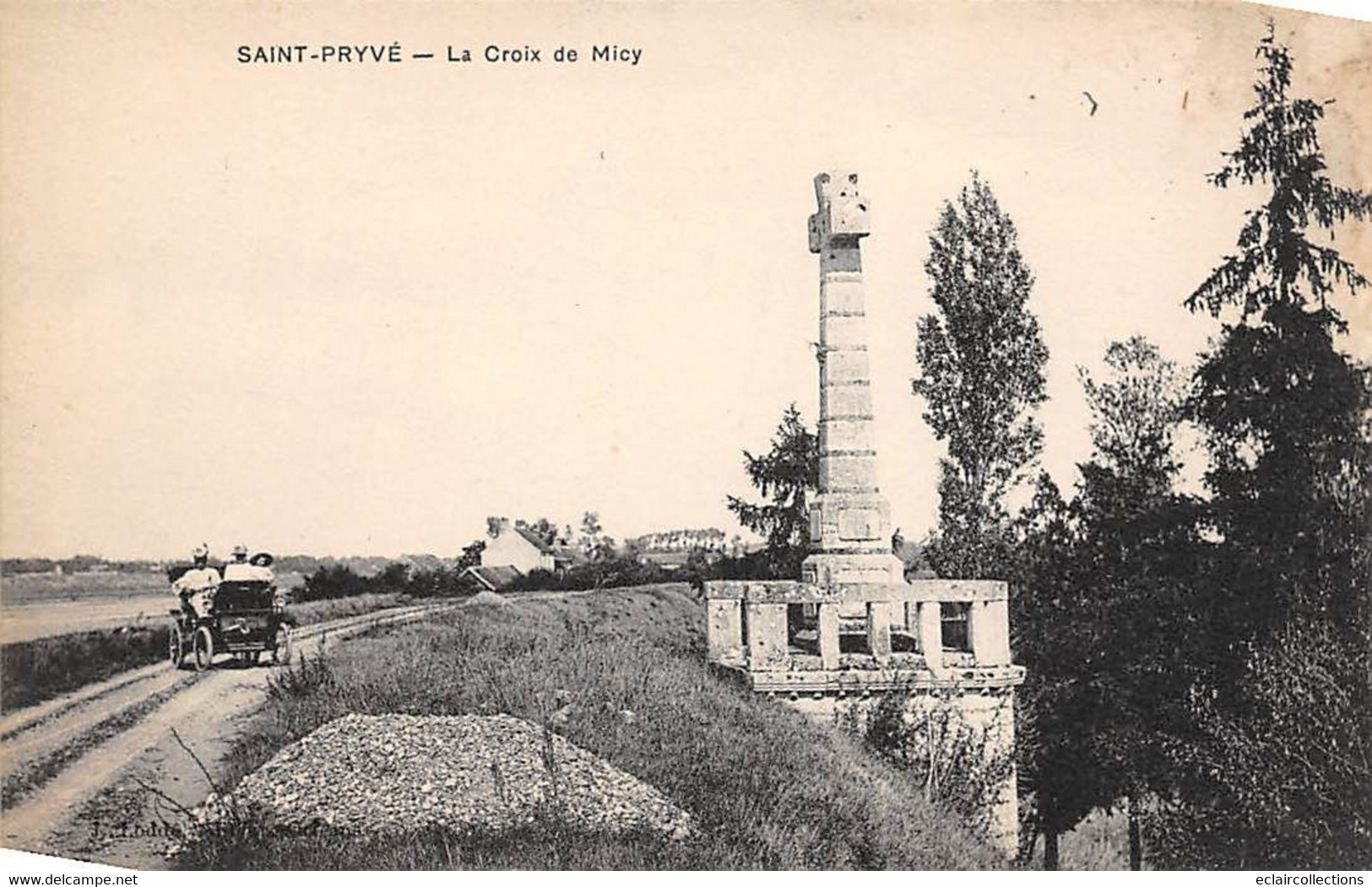 Saint-Pryvé-Saint-Mesmin        45         La Croix De Micy. Automobile Sur Le Chemin          (voir Scan) - Otros & Sin Clasificación