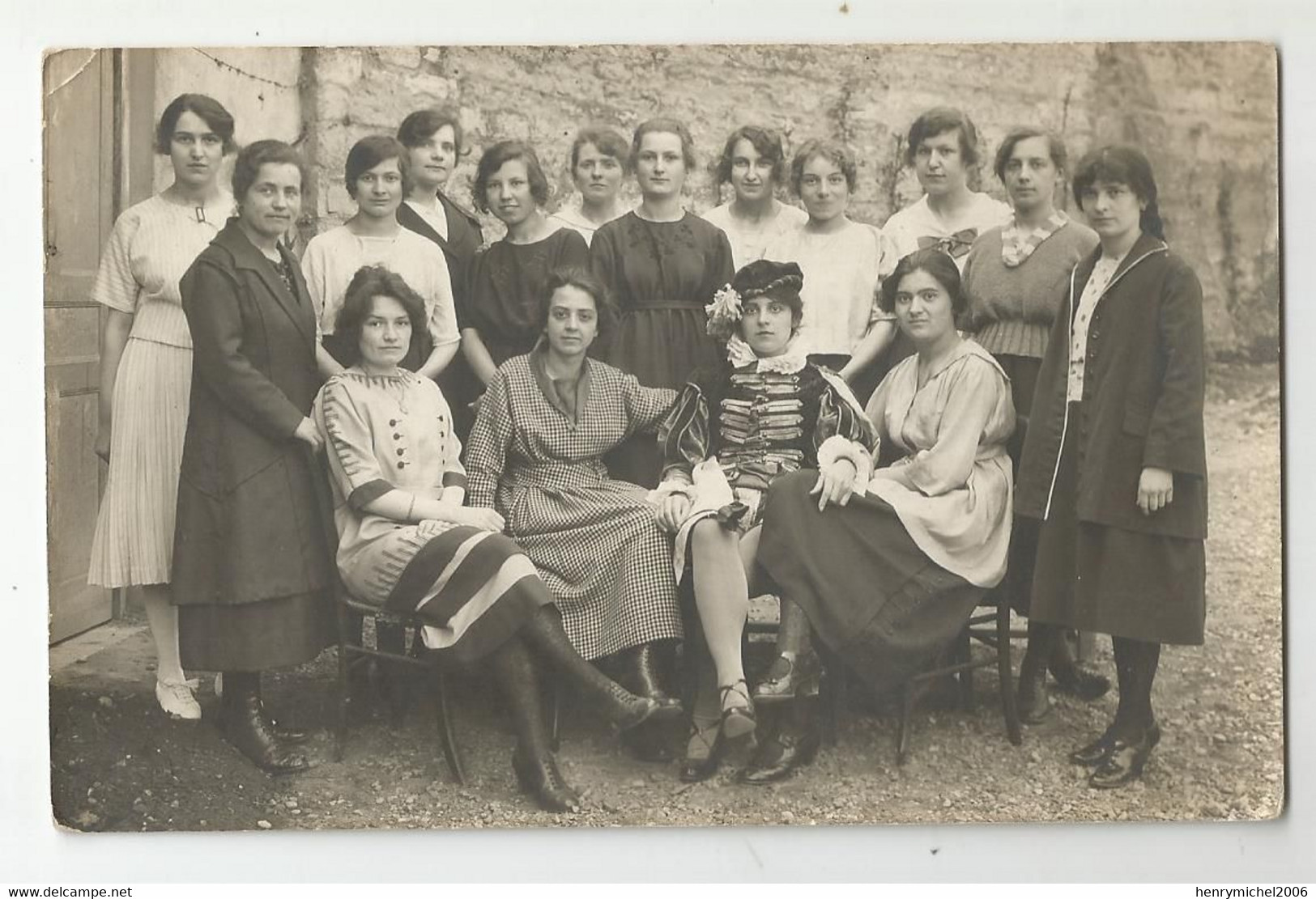 01 Ain Bourg Groupe Femmes , Femme Déguisée Du 1/05/1921 Carte Photo Cachet Helgen - Autres & Non Classés