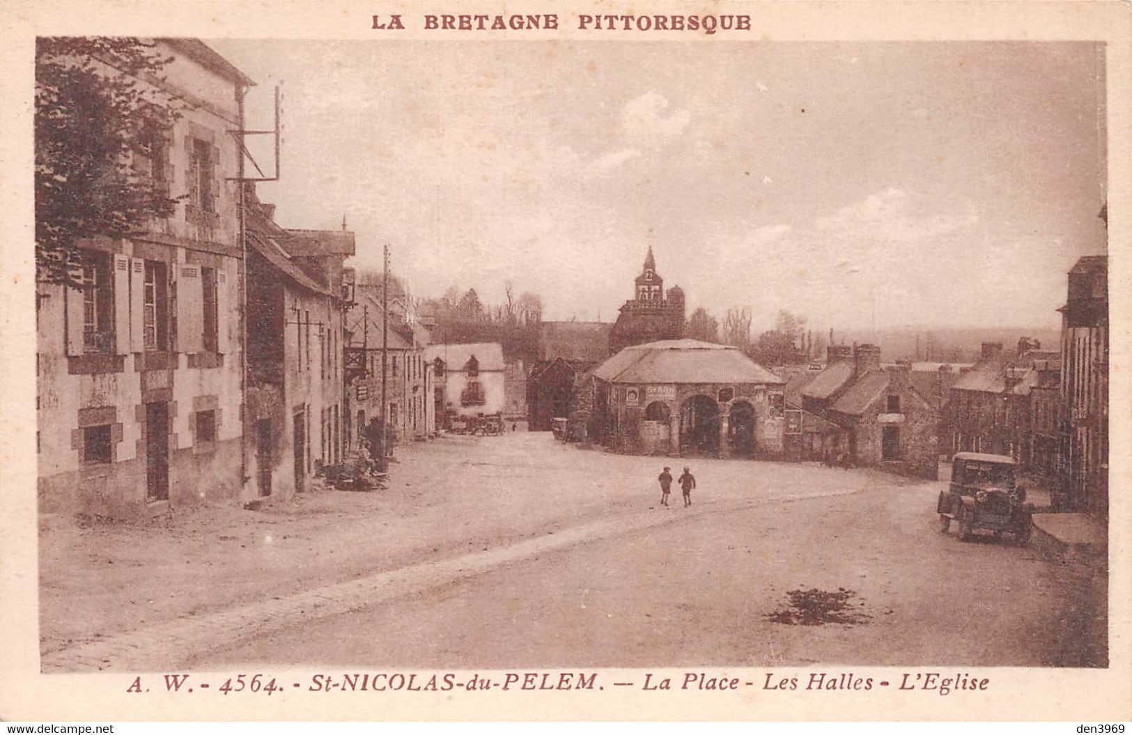 SAINT-NICOLAS-du-PELEM - La Place - Les Halles - L'Eglise - Saint-Nicolas-du-Pélem