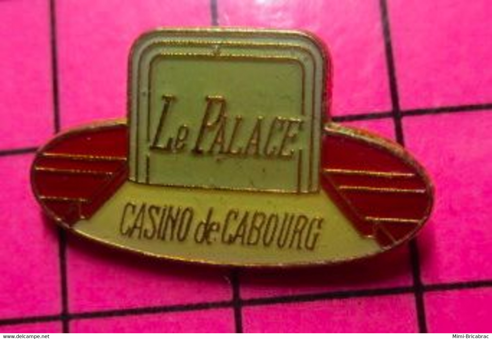 522 Pin's Pins / Beau Et Rare / THEME : JEUX / CASINO DE CABOURG LE PALACE - Jeux