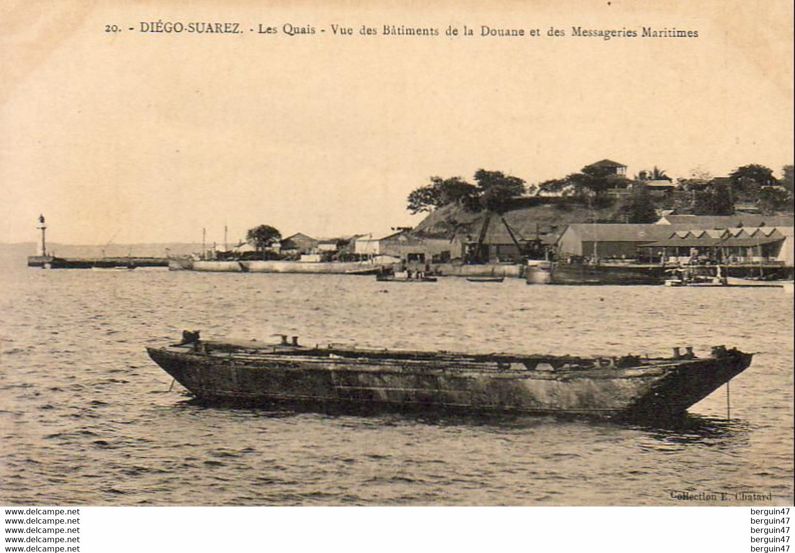 MADAGASCAR  DIÉGO SUAREZ  Les Quais Vue Des Batiments De La Douane Et Des Messageries Maritimes - Madagascar