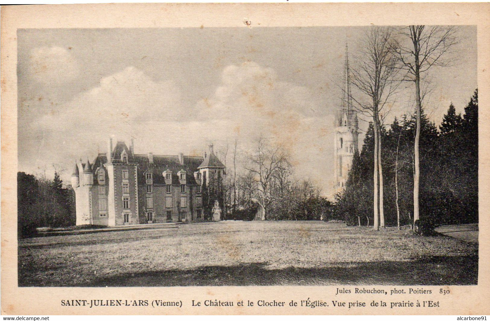 SAINT JULIEN L'ARS - Le Château Et Le Clocher De L'Eglise - Saint Julien L'Ars