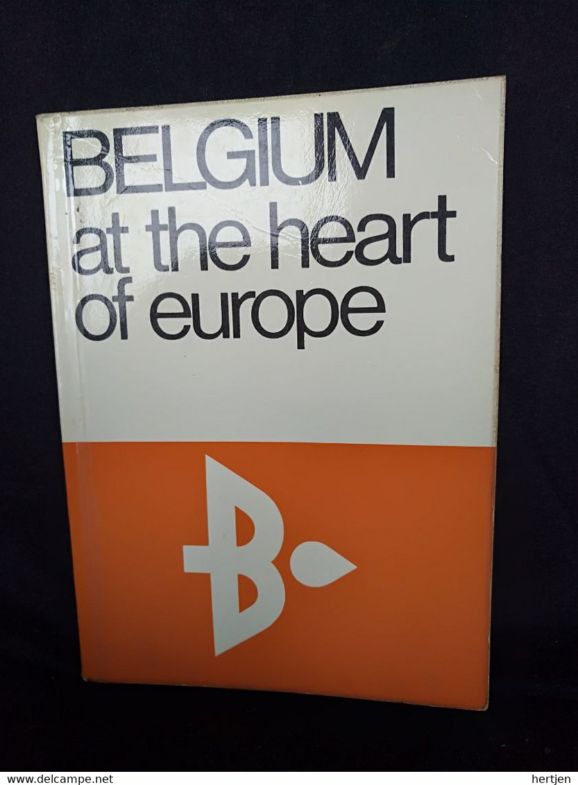 Belgium At The Heart Of Europe; Zakengids Voor Belgie - Negocios / Contabilidad