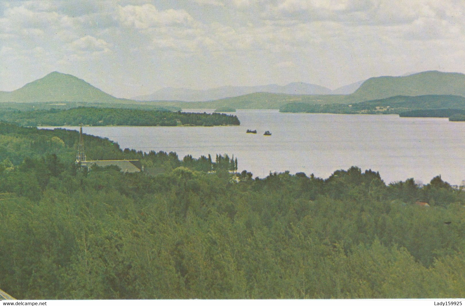 Lac Memphrémagog, Québec Canada, Vue Mont Éléphant, Mont Owl's Head, 3 Iles, Ile Ronde. Clocher Église. Photo Studio R.C - Autres & Non Classés