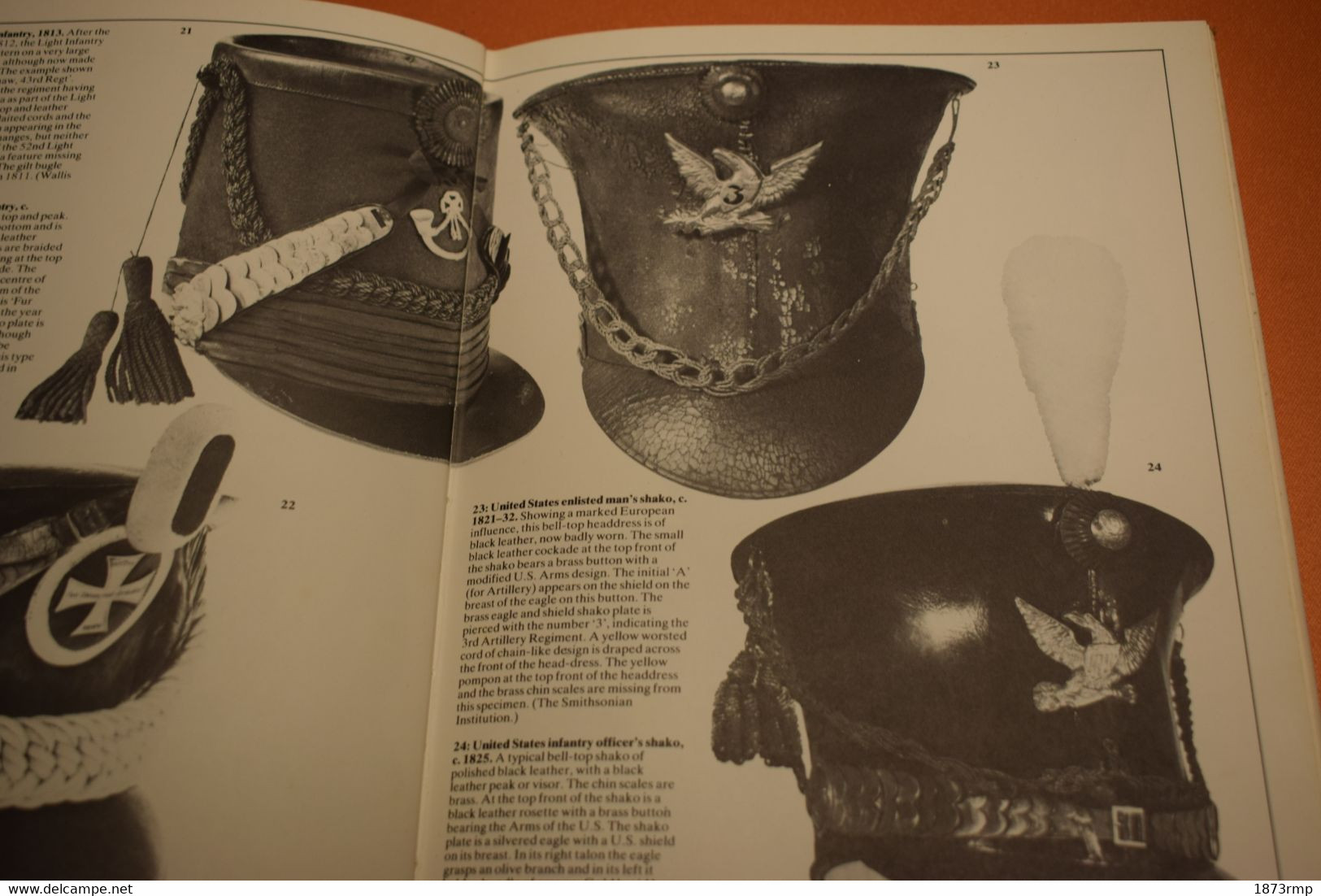 MILITARY HEADDRESS, COIFFURES MILITAIRES DE 1660 À 1914, LIVRE EN ANGLAIS - Headpieces, Headdresses