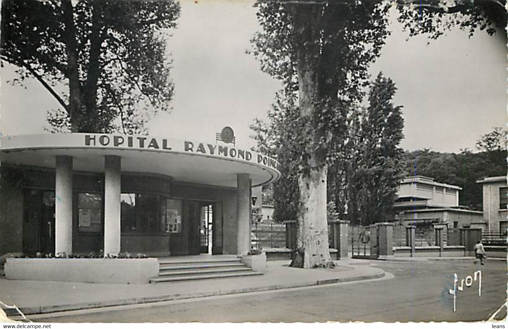 GARCHES - Hôpital Raymond Poincaré - L'entrée - En état - Garches