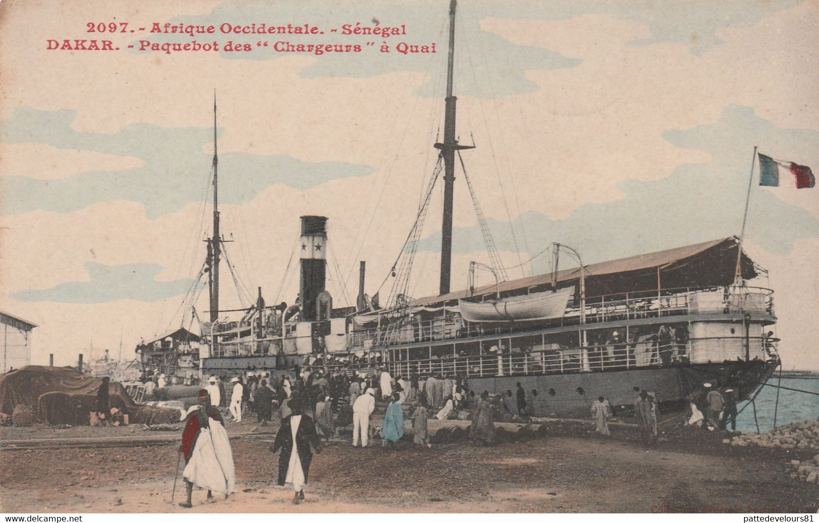 CPA AFRIQUE SENEGAL DAKAR Paquebot Des "Chargeurs" à Quai Ocean Liner Kreuzfahrtschiff Piroscafo Oceaanstomer - Senegal