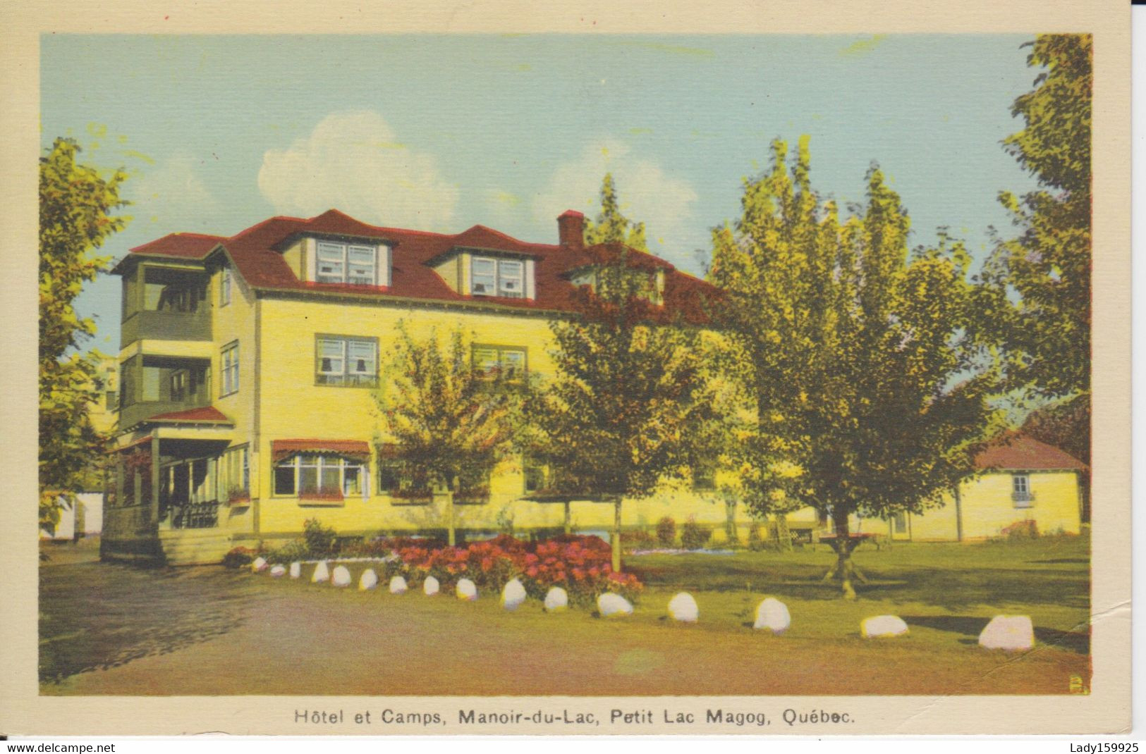 Petit Lac Magog, Québec Canada. Hotel Et Camps Manoir Du Lac Jaune Et Rouge, Lucarnes, Galeries, Yellow, Red, Skylights - Autres & Non Classés