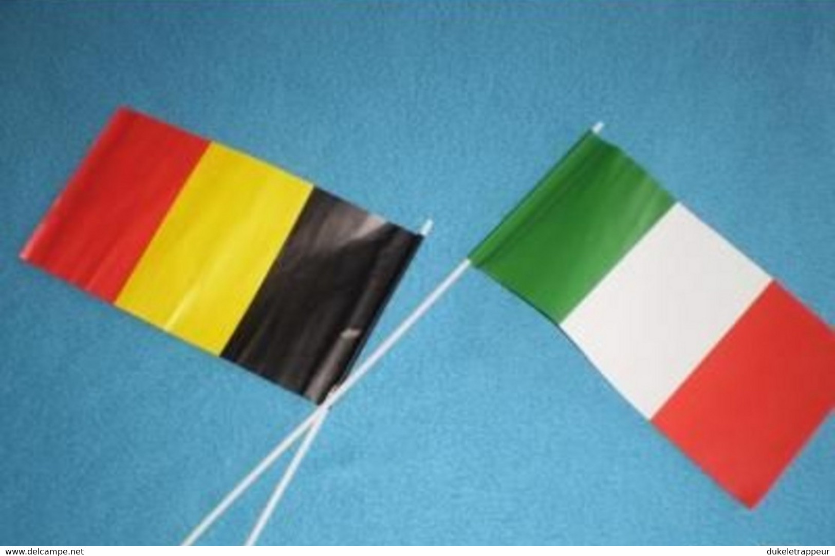 Lot De Deux Drapeaux De Bureau (petite Taille) ! - Vlaggen