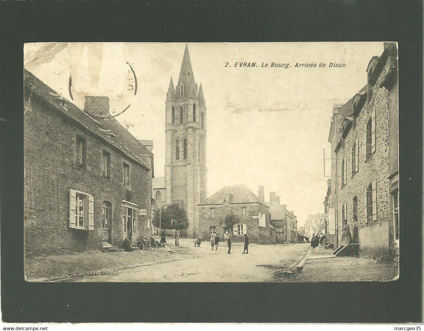 22 évran Le Bourg Arrivée De Dinan édit. Rouxel N° 2 Coiffeur à Gauche Et Café Ferré à Droite - Evran