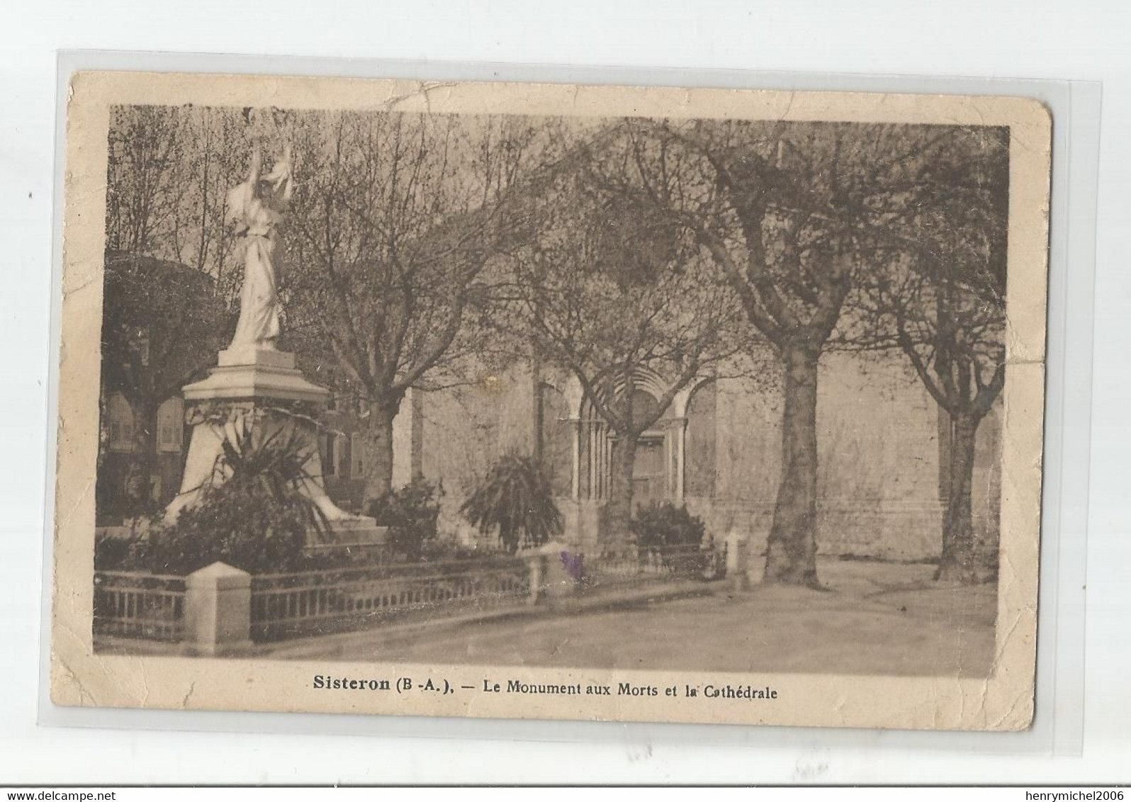 04 Basses Alpes Sisteron Le Monument Aux Morts Et La Cathédrale Ed Tardy De Marseille - Sisteron