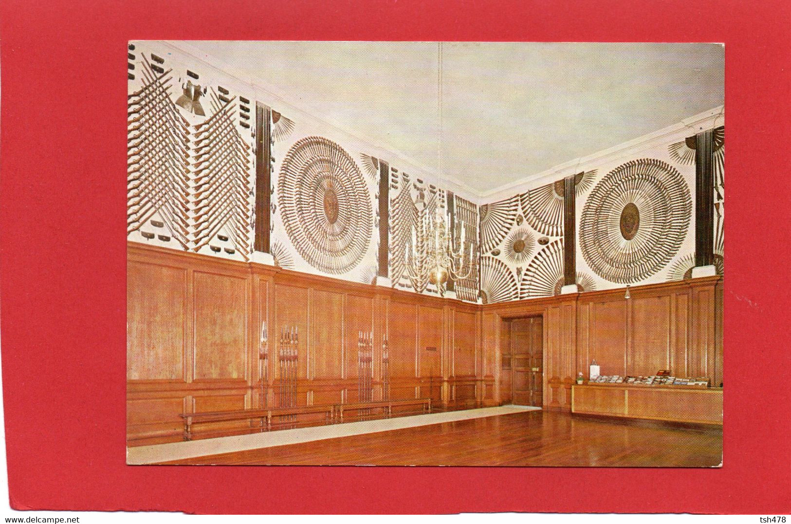 ANGLETERRE---HAMPTON Court Palace---the King's Guardroom--voir 2 Scans - Middlesex