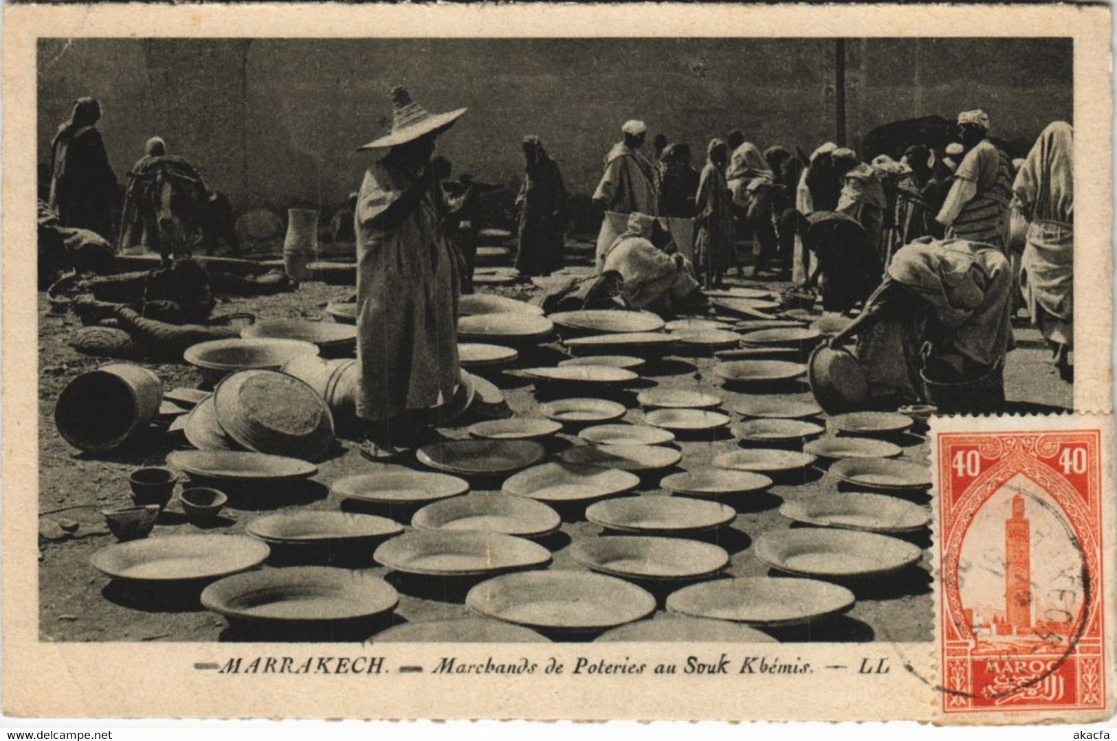 CPA AK MARRAKECH Marchands De Poteries Au Souk Kbémis MAROC (23723) - Marrakech