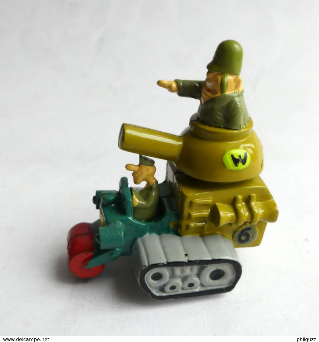 RARE FIGURINE LES FOUS DU VOLANT VOITIRE ARMY TANK  - Origine Inconnue - Figurines En Plástico