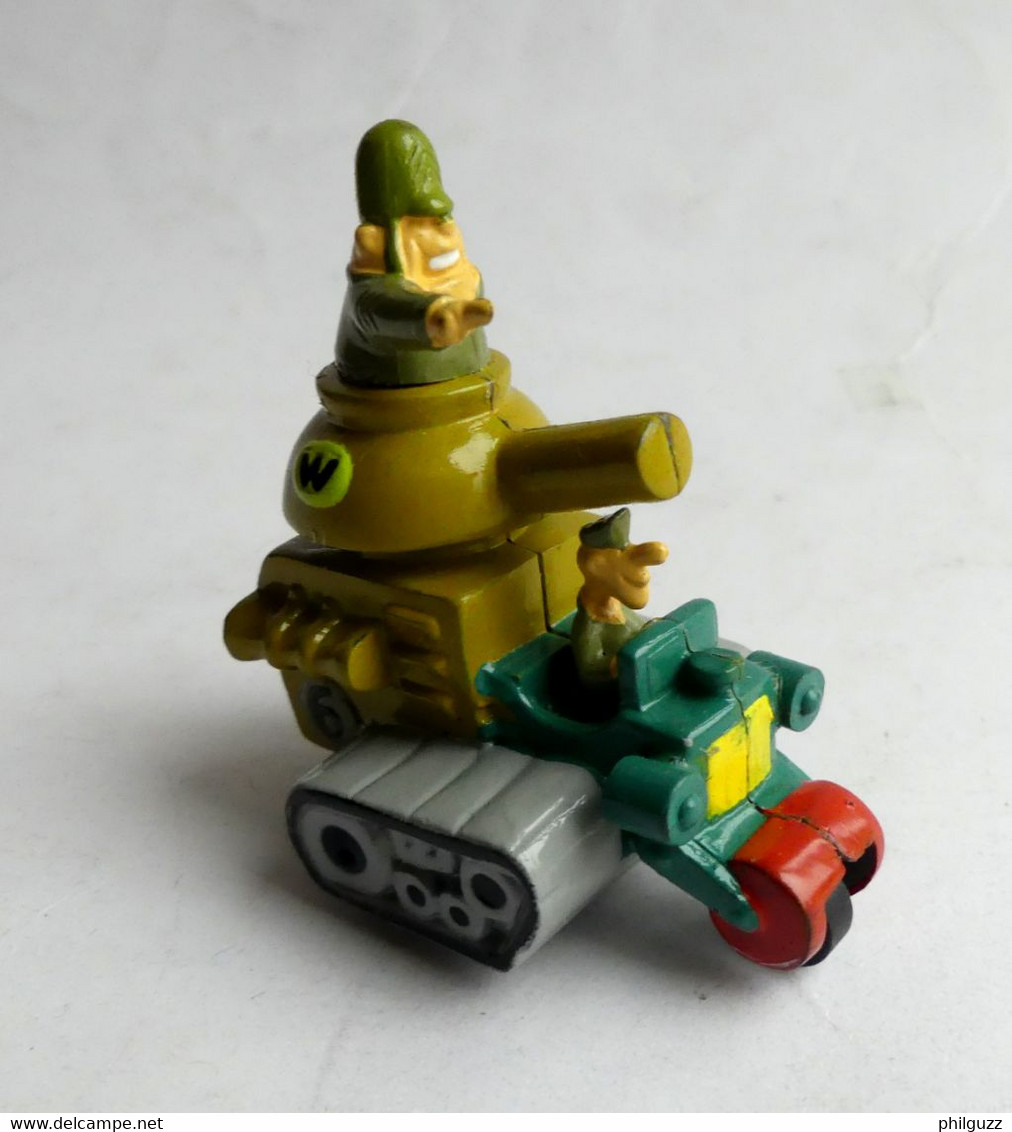 RARE FIGURINE LES FOUS DU VOLANT VOITIRE ARMY TANK  - Origine Inconnue - Little Figures - Plastic