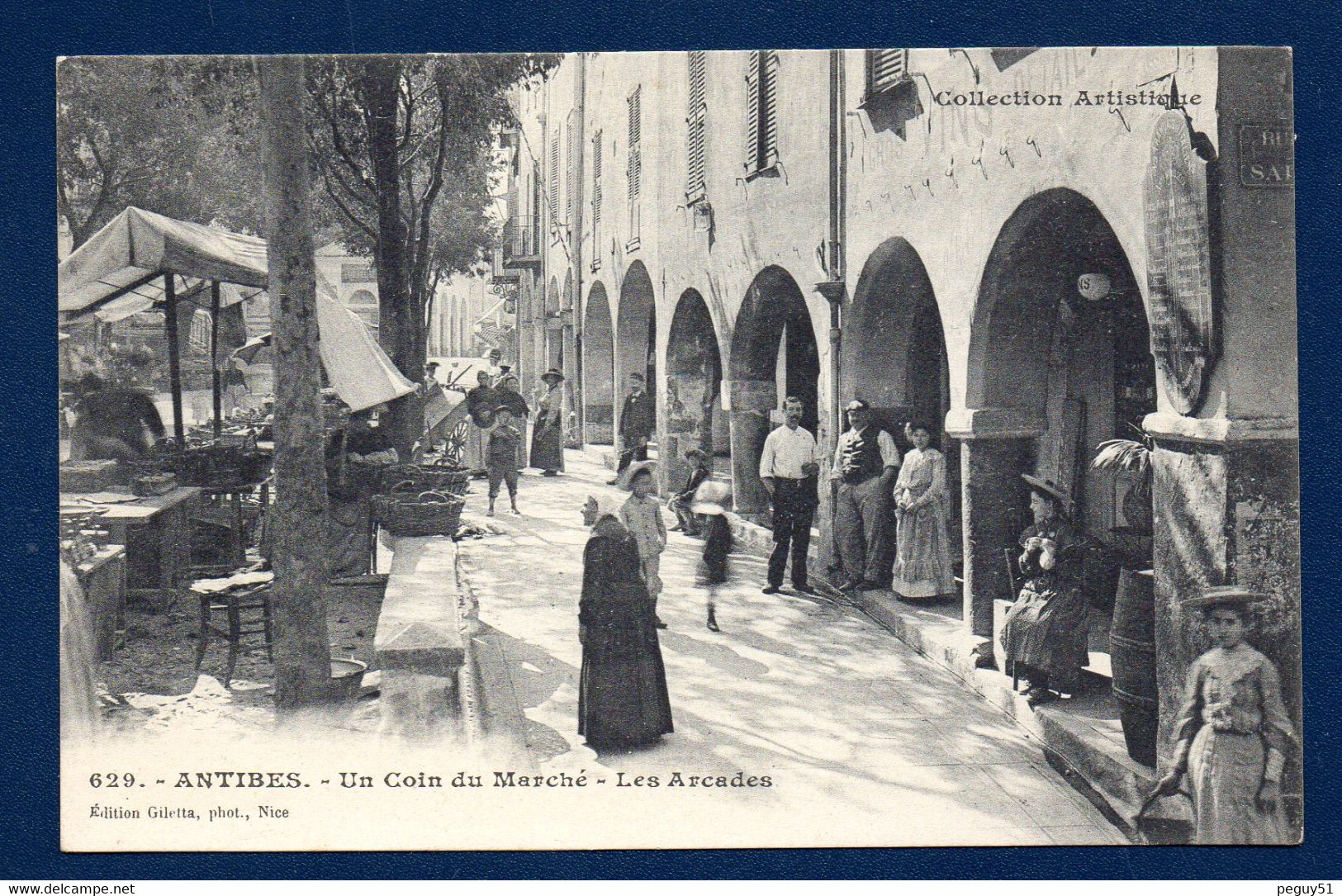 06. Antibes. Un Coin Du Marché. Les Arcades. Magasin De Vins Français Et Italiens. - Antibes