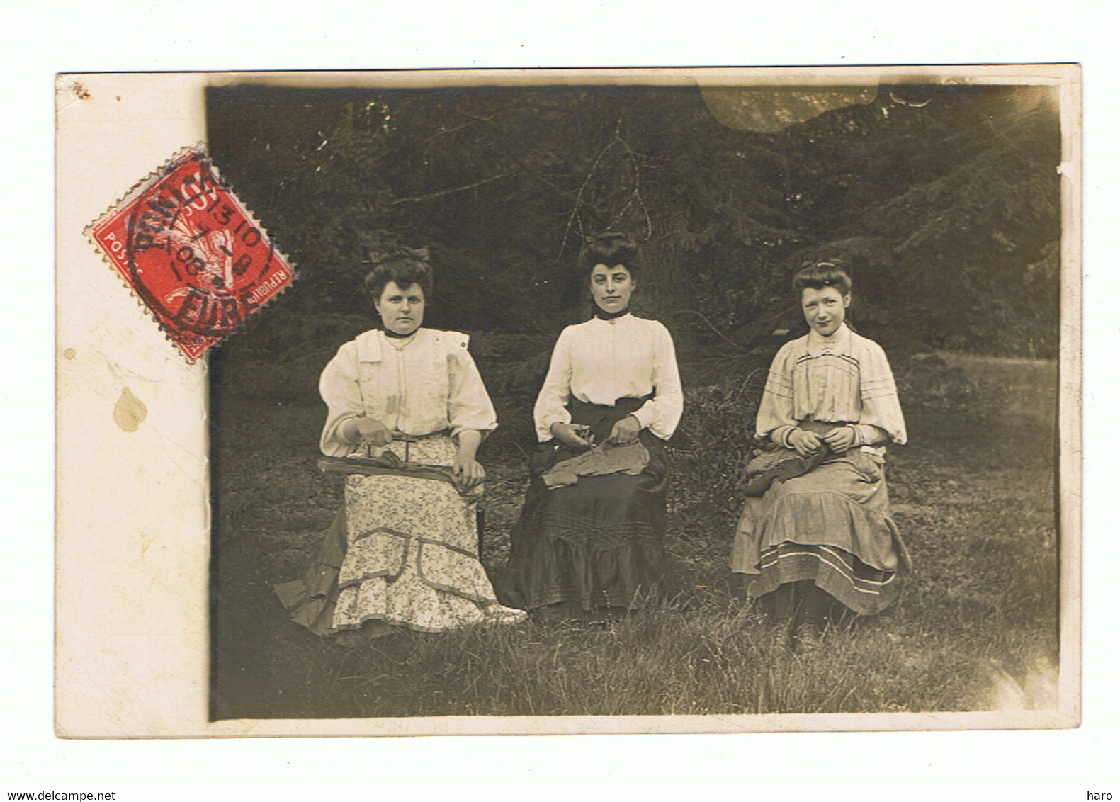 Photo Carte De 3 Jeunes Dames - Repassage, Couture Et Rapiéçage -  Pont-Audemer Vers St Martin Du Bois En 1908 - Pont Audemer