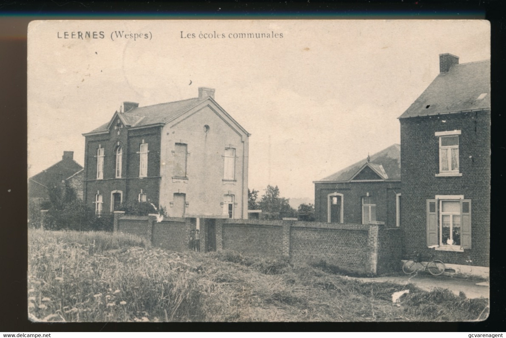 LEERNES ( WESPES)   LES ECOLES COMMUNALES       2 SCANS - Fontaine-l'Eveque