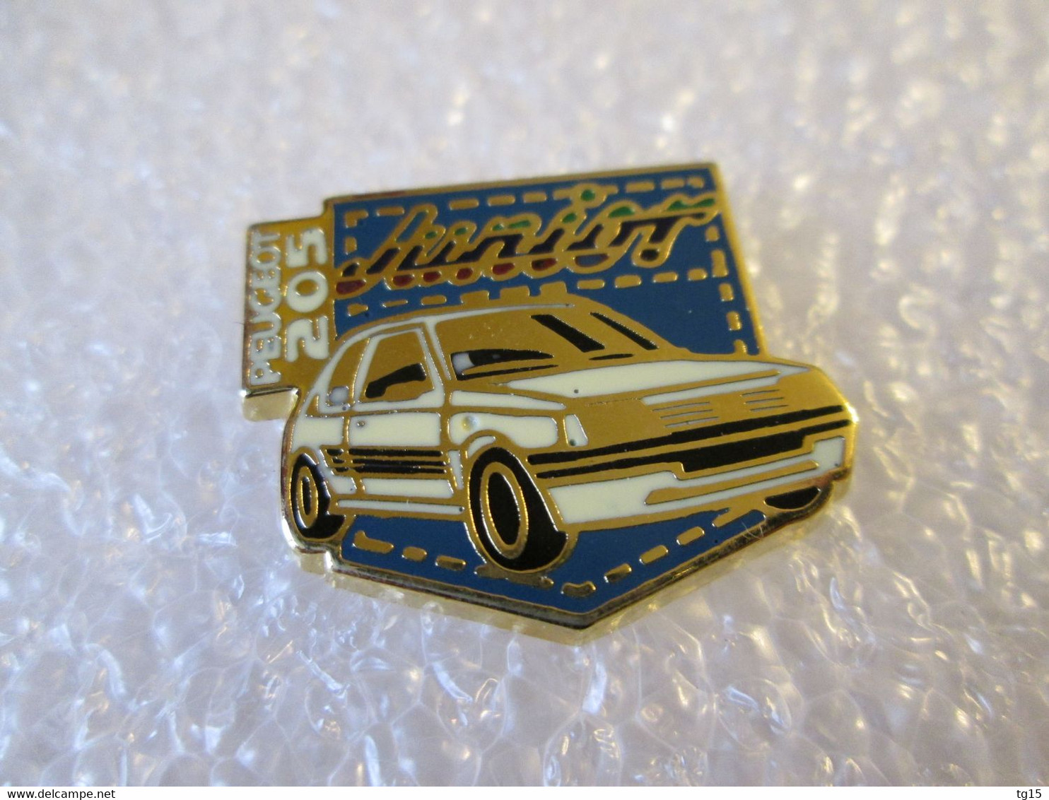 PIN'S     PEUGEOT  205  JUNIOR  Zamak  HELIUM - Peugeot