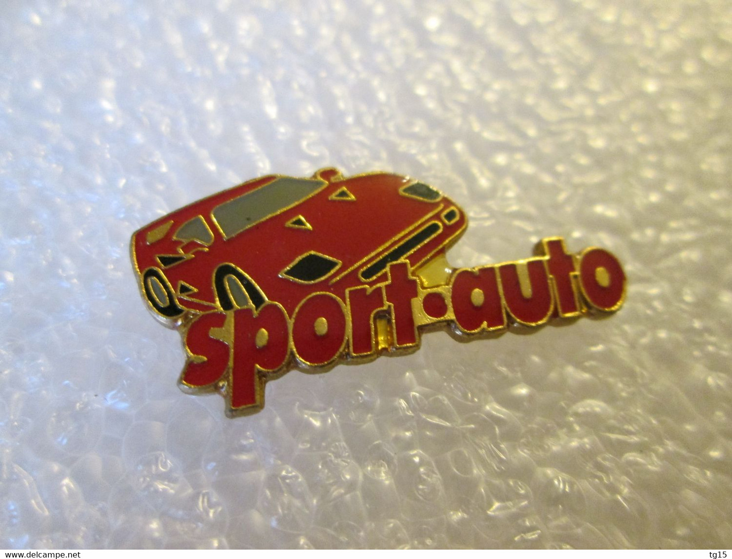 PIN'S    FERRARI  F 40  SPORT AUTO - Ferrari