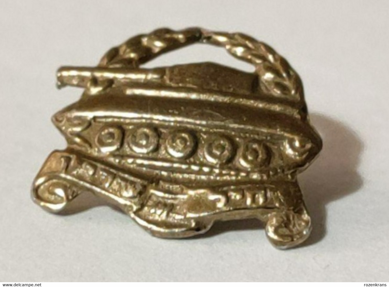 ISRAEL Small Old Military IDF ZAHAL Pin Cap Badge Judaica Jew Jews Jewish Beret Insignia Army Tank Division - Andere & Zonder Classificatie