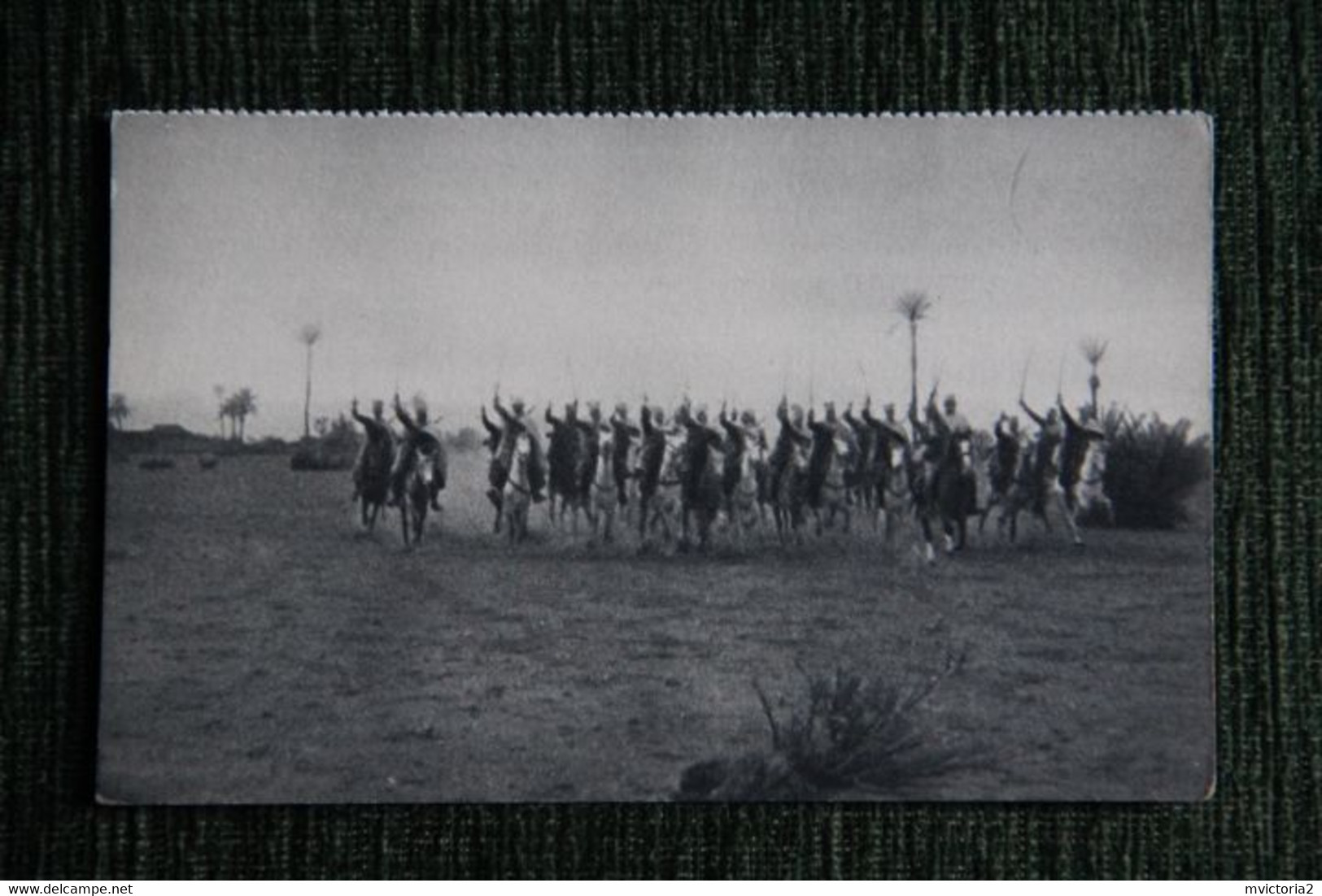 MILITARIA - Régiment De Spahis Marocains Chargeant - Regiments