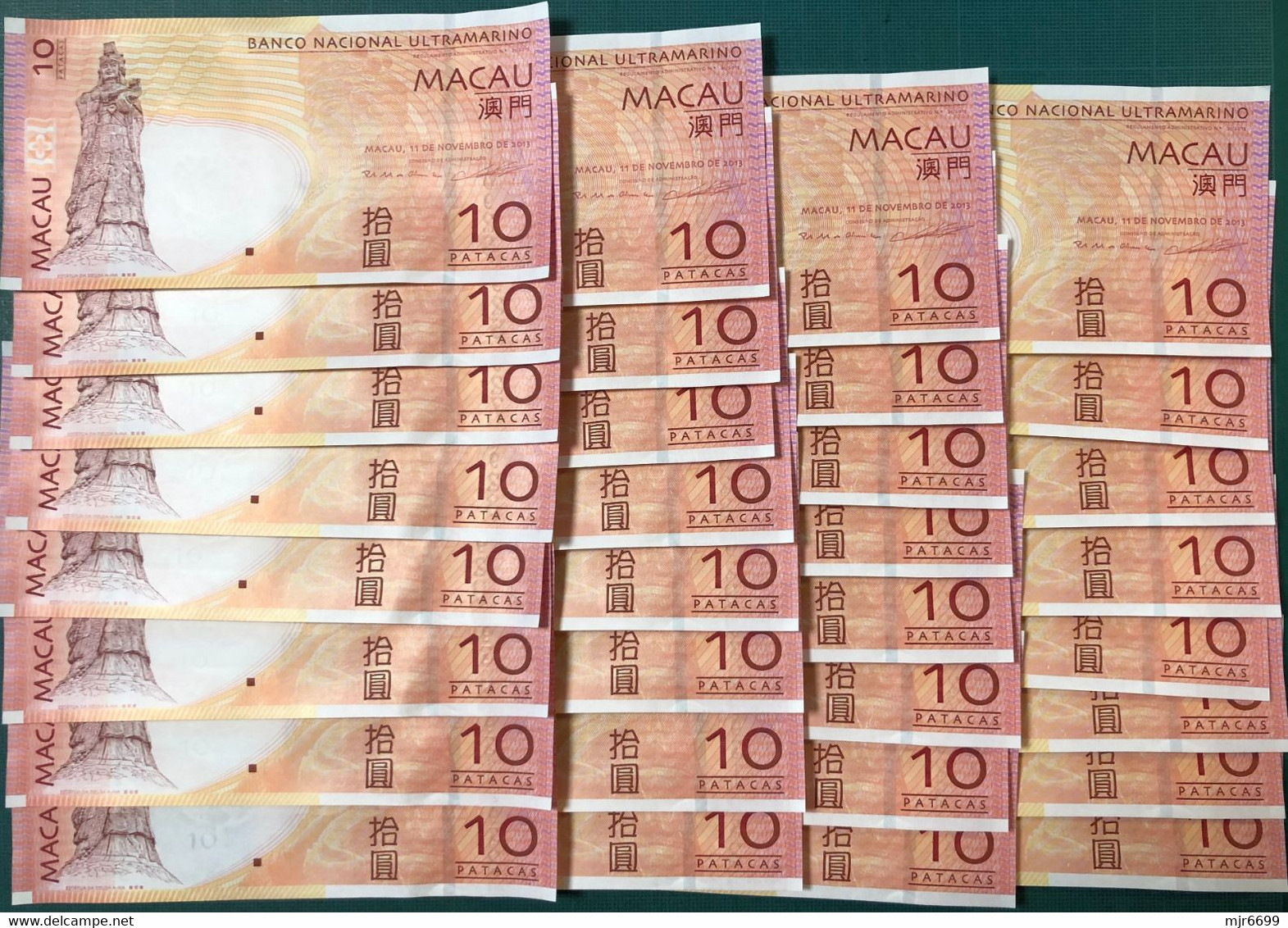 MACAU 2013 BANCO NACIONAL ULTRAMARINO 10 PATACAS UNC 4 X 8, TOTAL 32 BANK NOTES FOUR SETS OF SAME NUMBER BANK NOTES - Macau