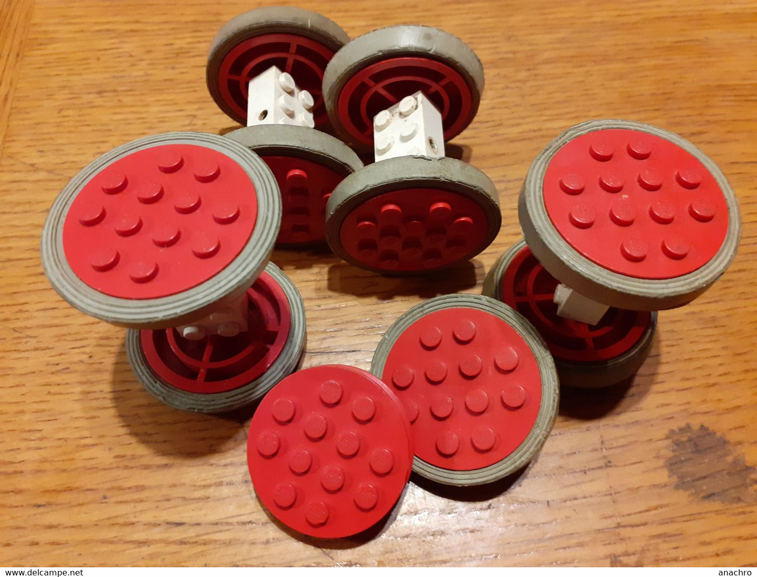 LEGO Années 70 Lot ROUE PNEU CAOUTCHOUC GRIS AXE LAITON  / MOYEU 4 X 4  Rouge - Lotti