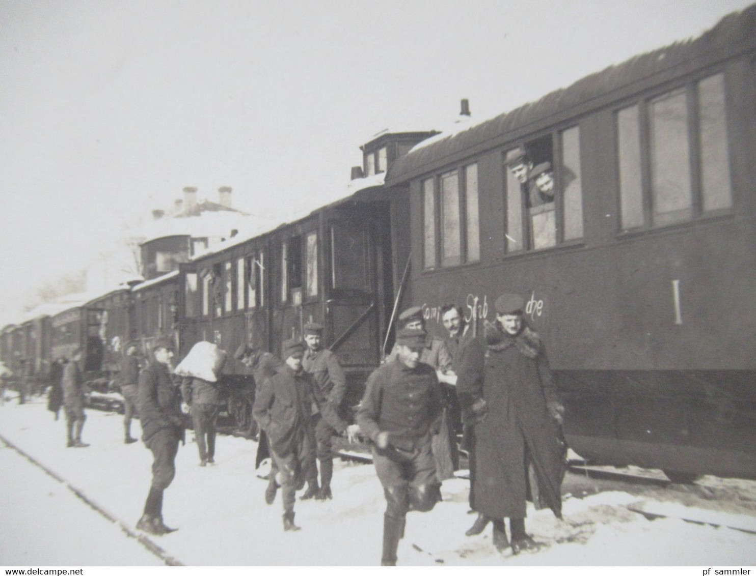 Echtfoto AK 1.WK Soldaten Abgfahrt Im Zug / Abtransport Mit Der Bahn Im Schnee Aufschrift Wagon M.A.V. - Guerre 1914-18