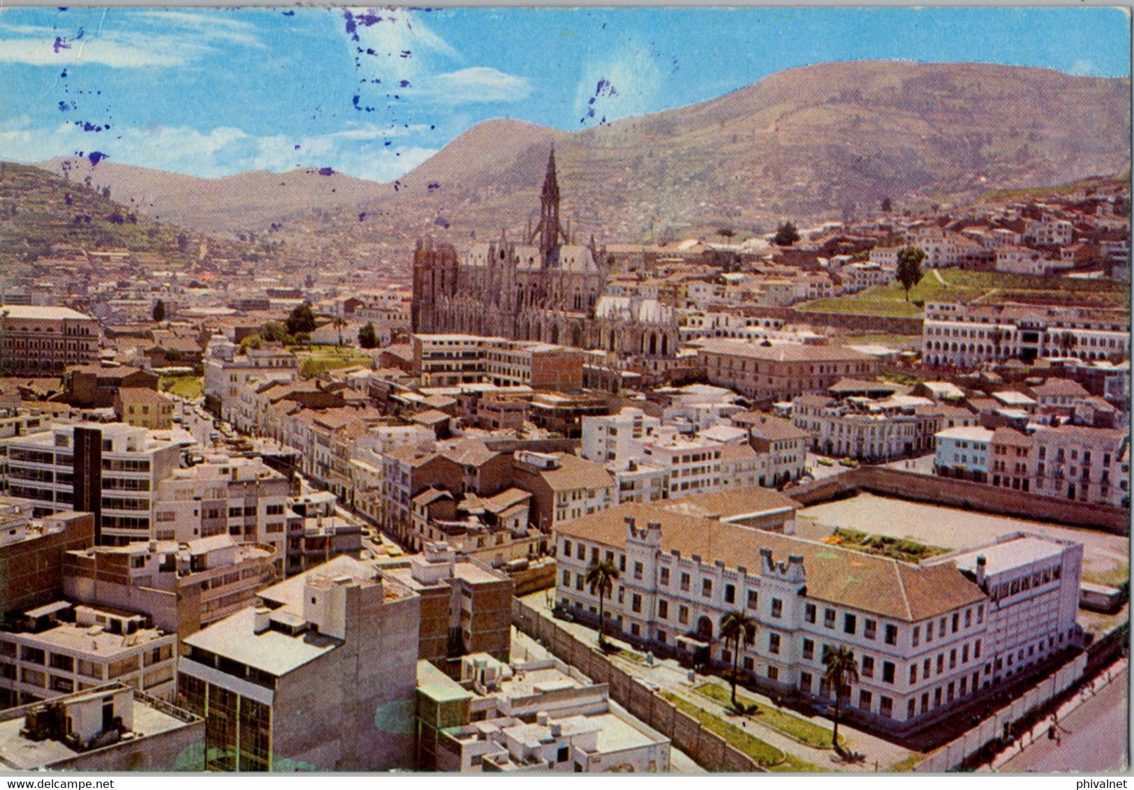 ECUADOR , T.P. CIRCULADA , QUITO - PATRIMONIO CULTURAL DE LA HUMANIDAD, VISTA PARCIAL DE LA CIUDAD - Ecuador