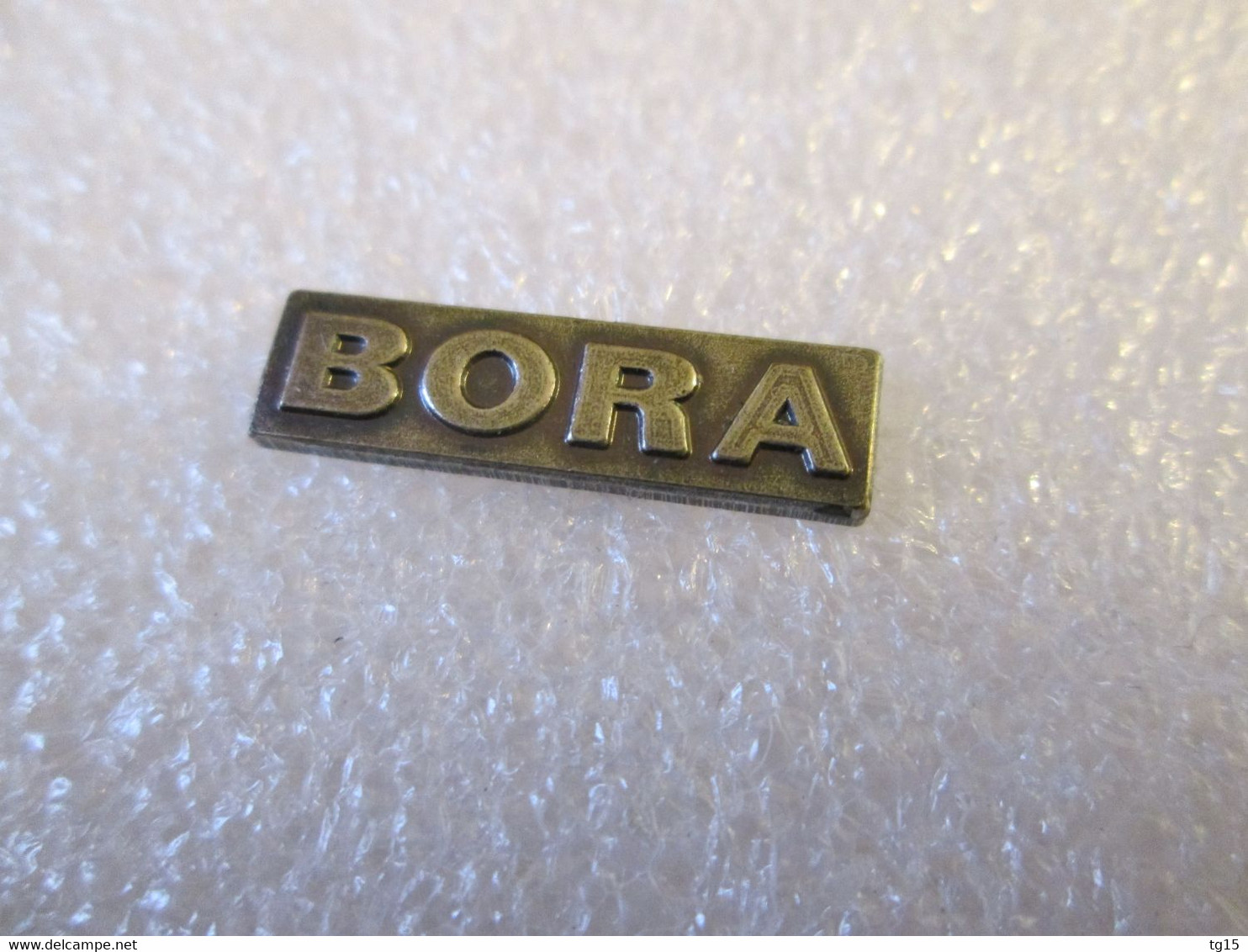 PIN'S   VOLKSWAGEN  BORA - Volkswagen