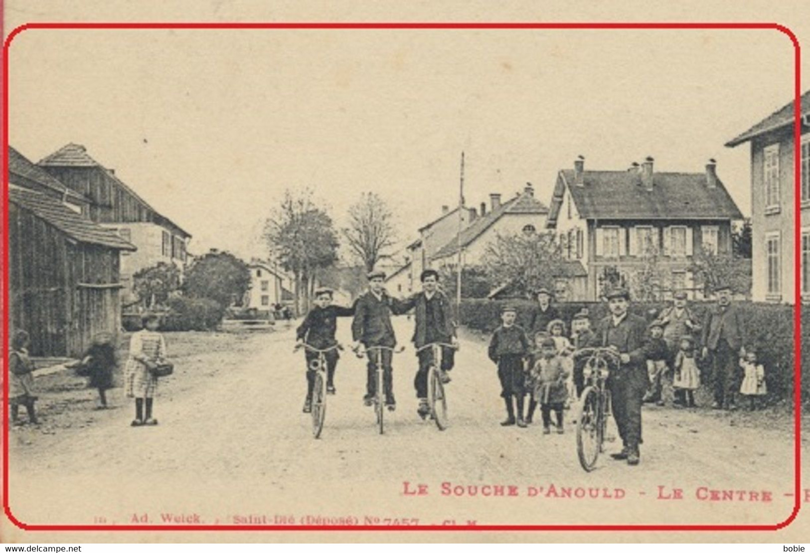 Anould Vosges :  Le Souche D'Anould - Le Centre - Route De St-Léonard - Attroupement De Cyclistes Et Enfants - Anould