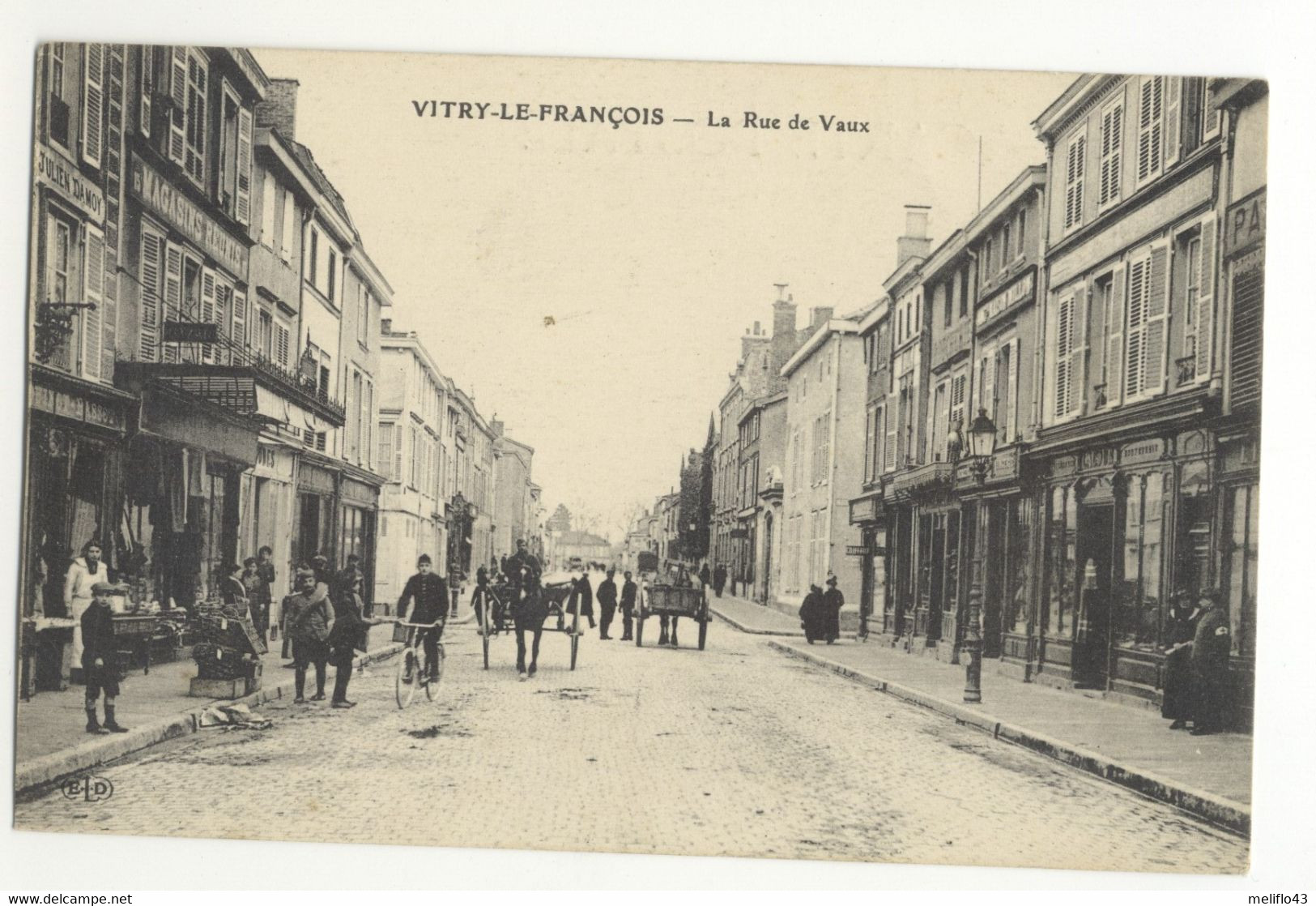 51/CPA A - Vitry Le François - La Rue De Vaux - Vitry-le-François