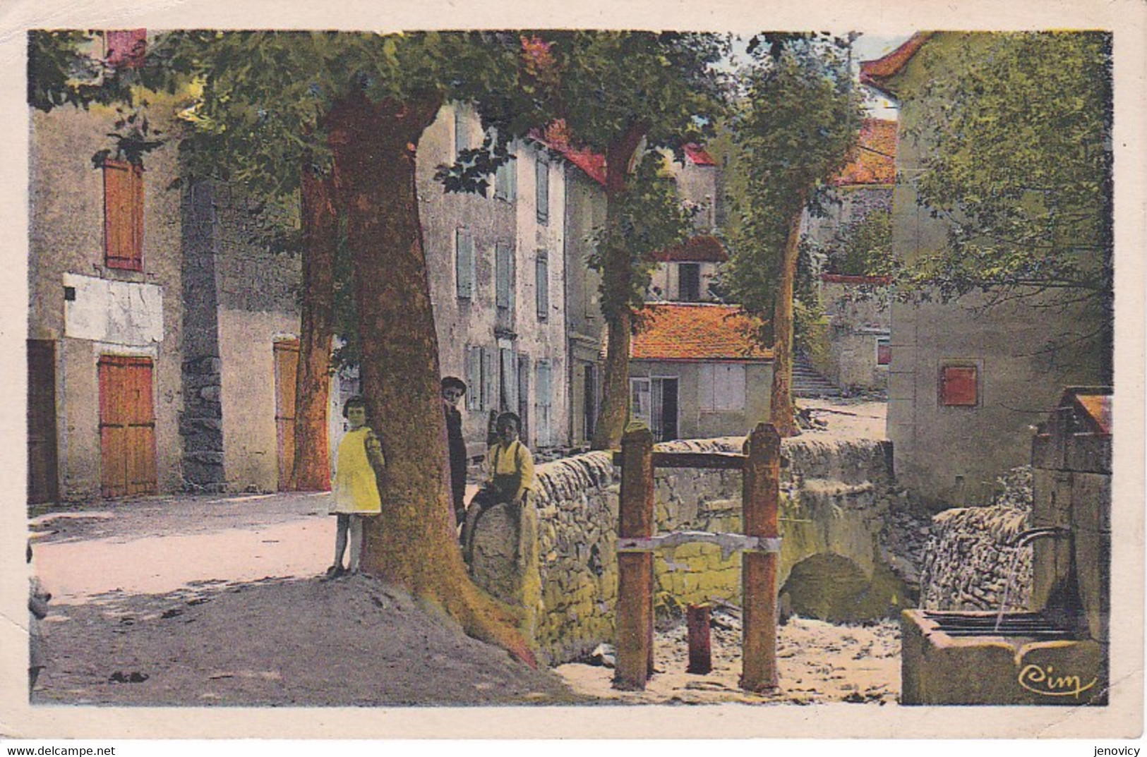 CHANAC PLACE DU TRIADOU ET EGLISE ,JOLI PLAN ANIME,COULEUR REF 73793 - Chanac